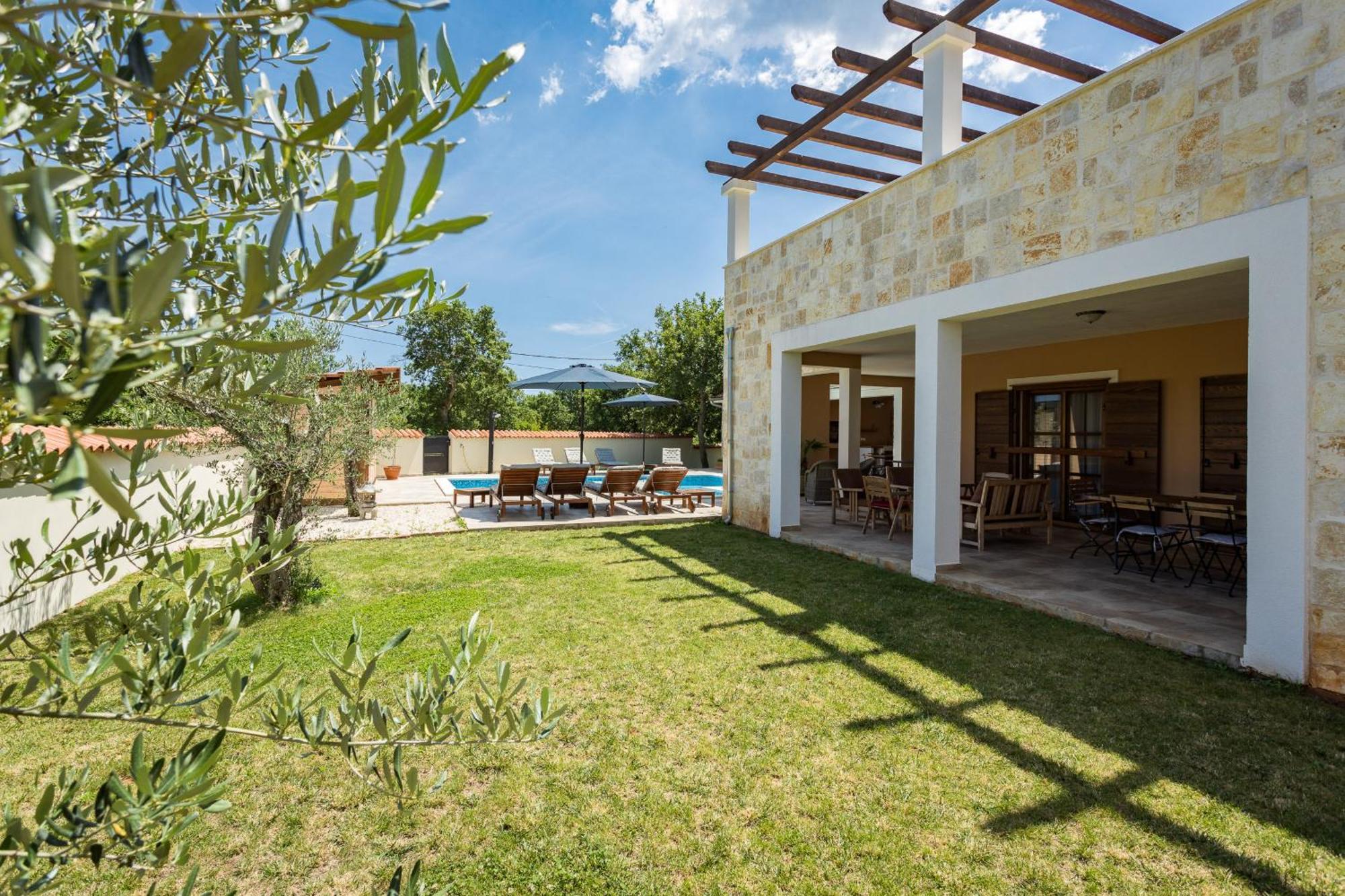 Villa Cirka In Central Istria For 14 Persons With Pool Heating & Pool Table Svetvincenat Luaran gambar