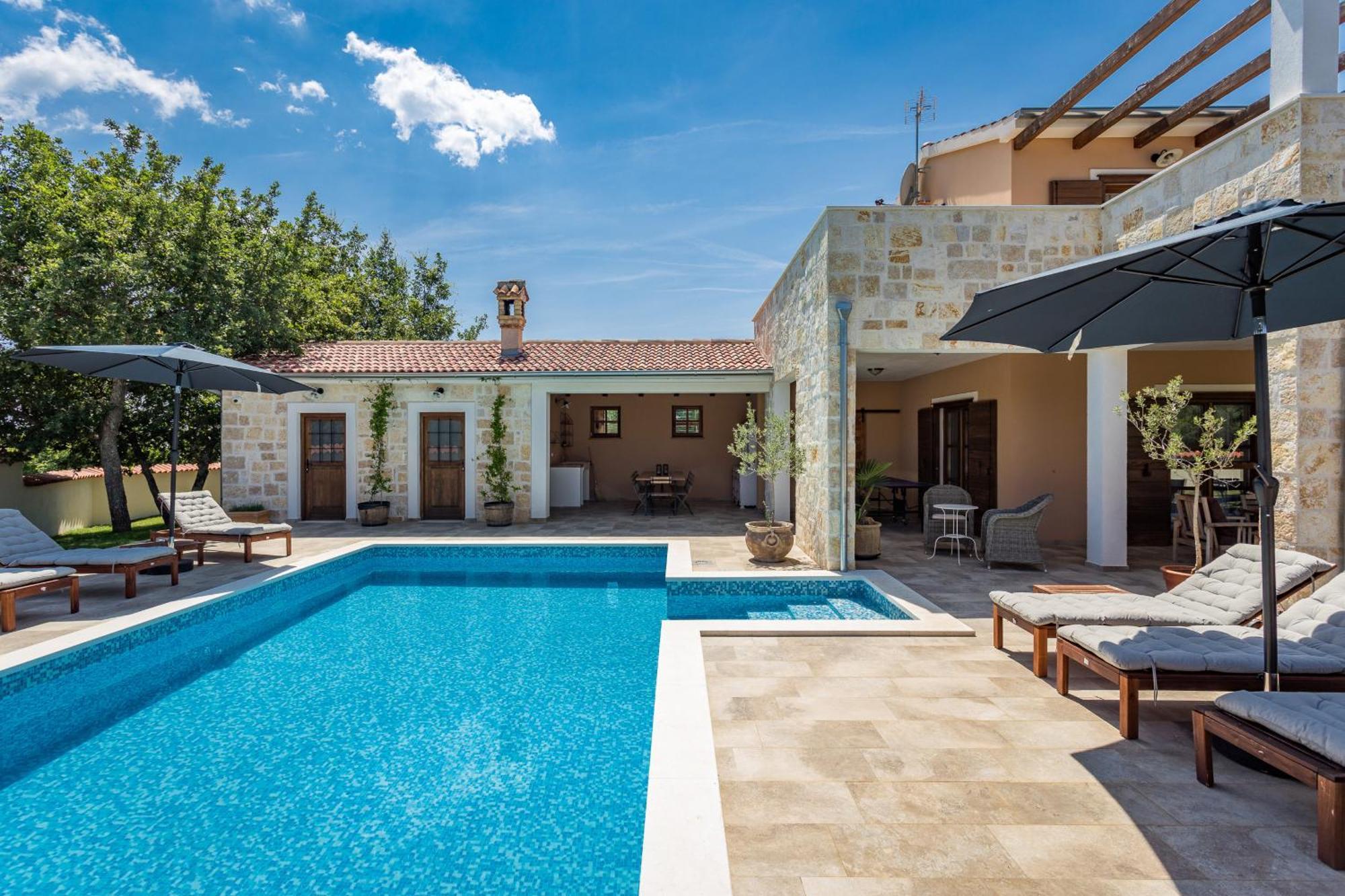 Villa Cirka In Central Istria For 14 Persons With Pool Heating & Pool Table Svetvincenat Luaran gambar
