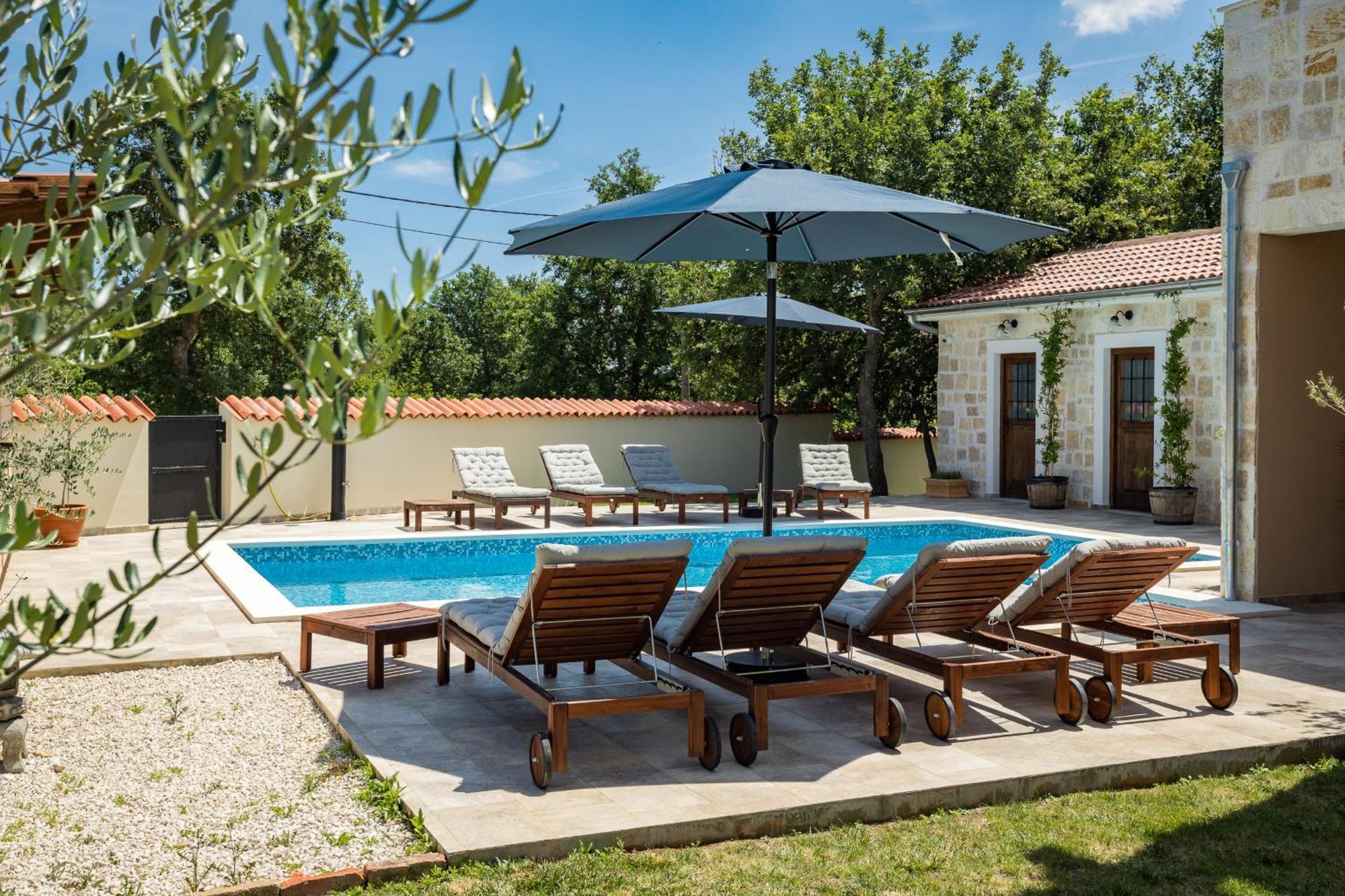 Villa Cirka In Central Istria For 14 Persons With Pool Heating & Pool Table Svetvincenat Luaran gambar